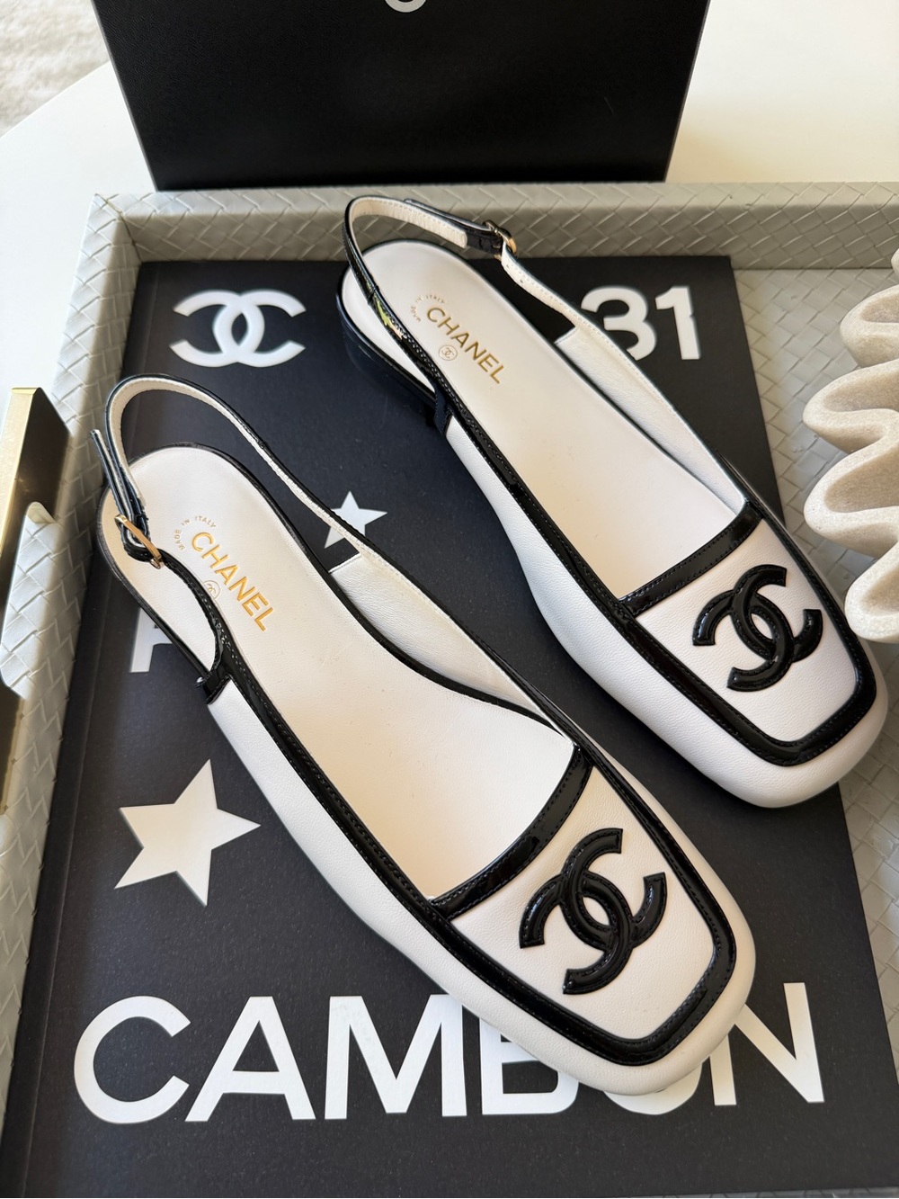 Chanel 26B White Black Lambskin Patent Square Toe Bold CC Logo Slingback Flat 38 - Picture 8 of 17
